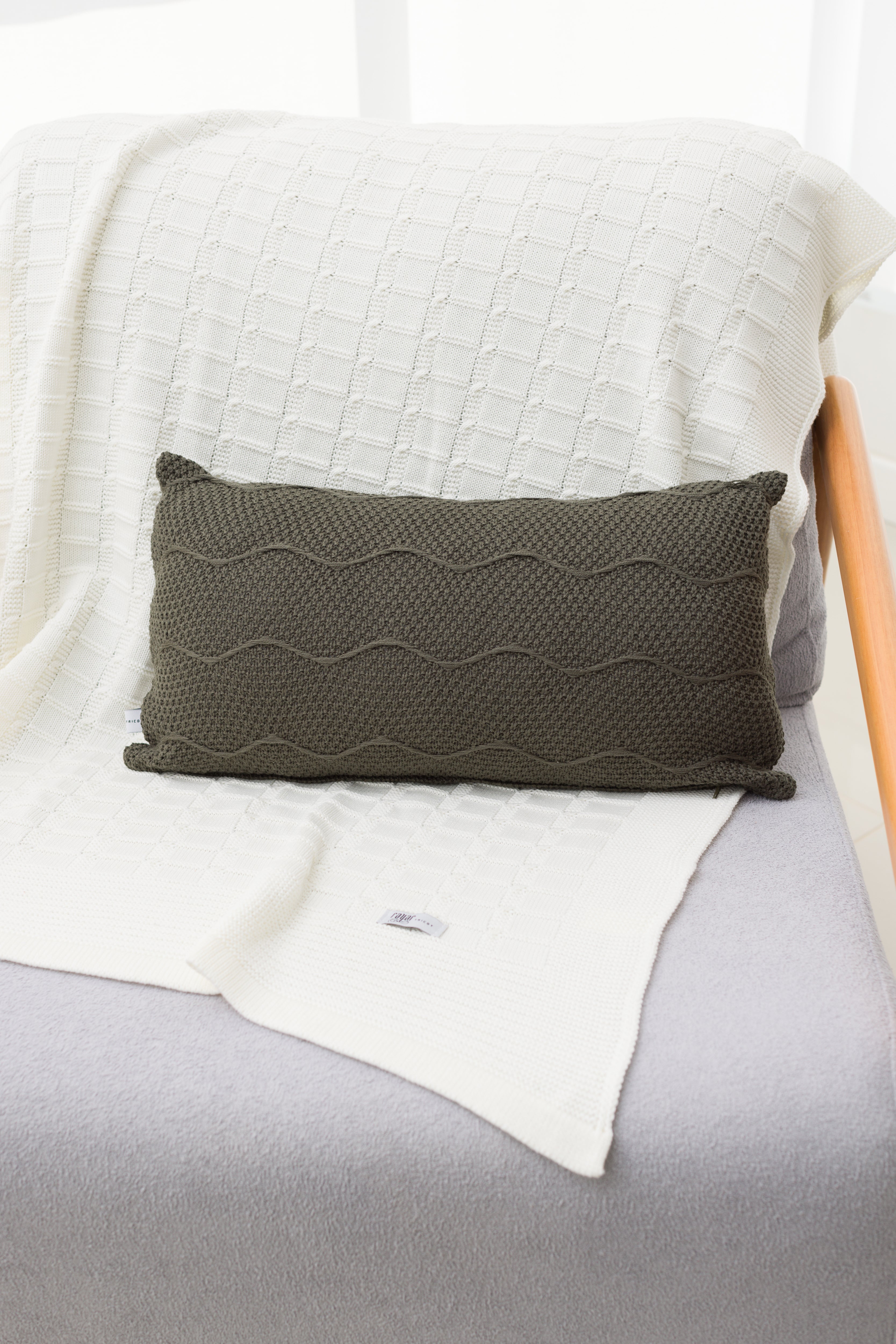 Capa de Almofada Retangular em Tricot - Olívia