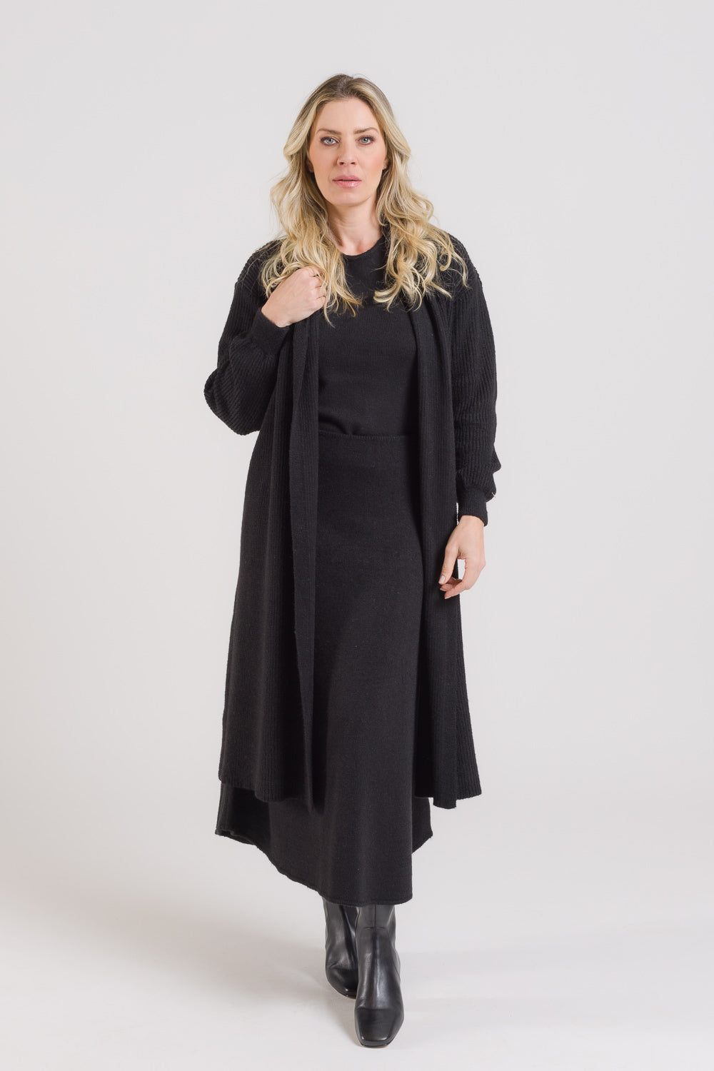 Conjunto em Tricot Madrid ( Saia + Blusa + Casaco Oversized)