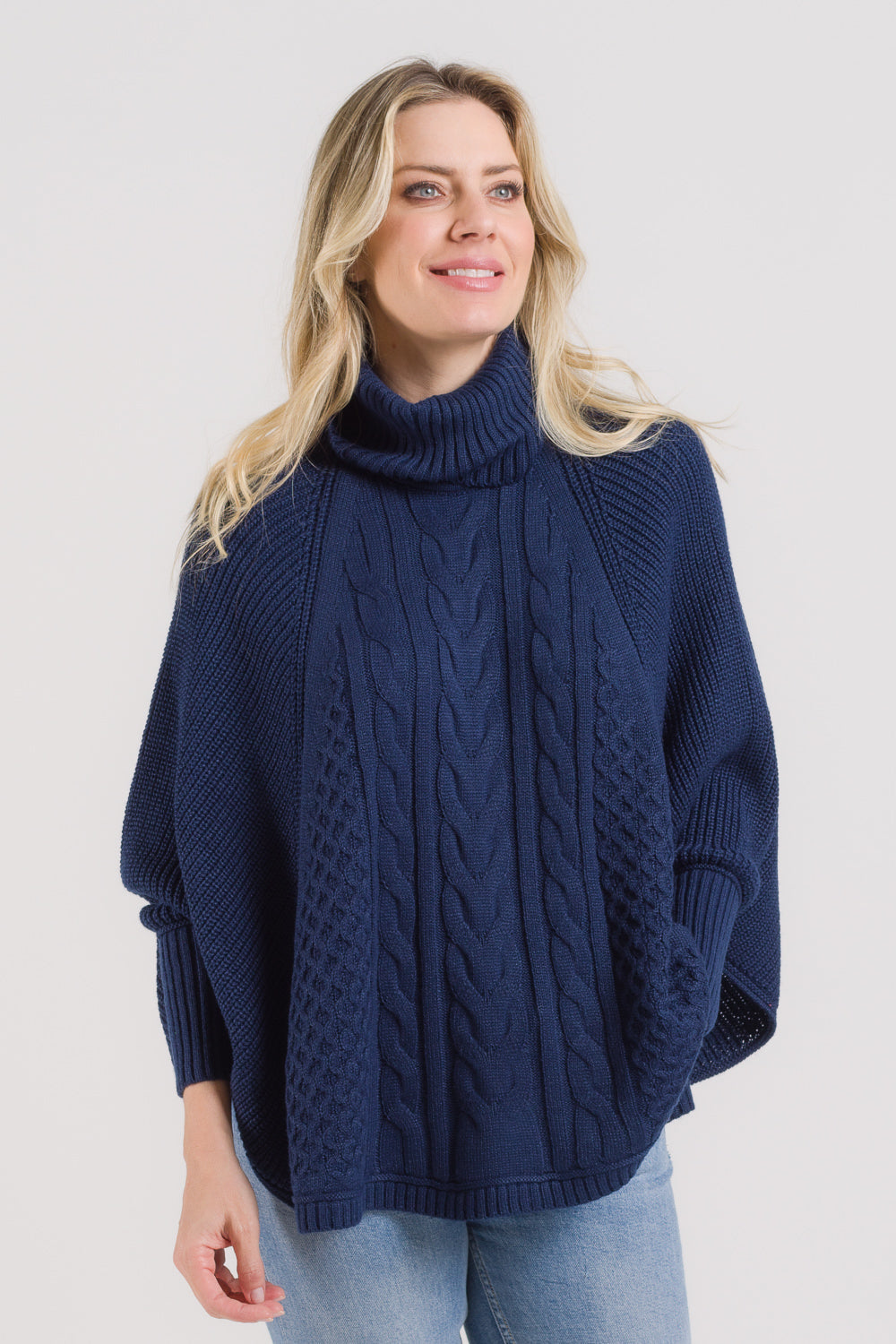 Capa em Tricot com Tranças - Aline