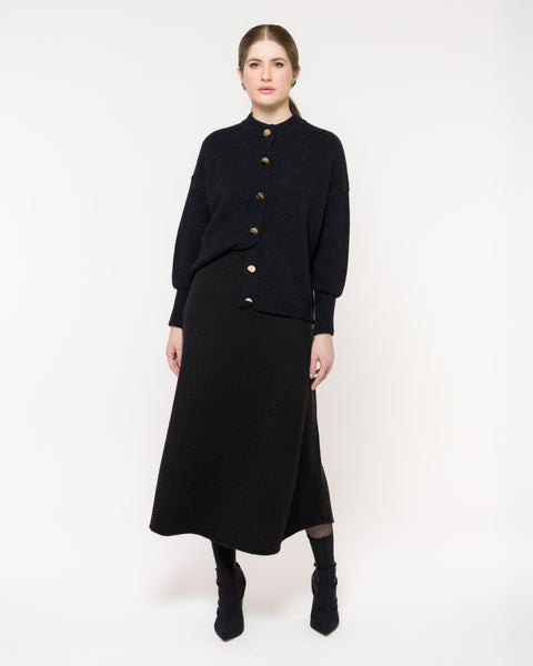 Casaco em Tricot Oversized - Juliana com modelagem ampla e mangas retas