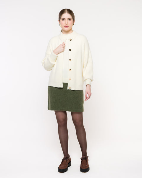 Casaco em Tricot Oversized - Juliana com modelagem ampla e mangas retas