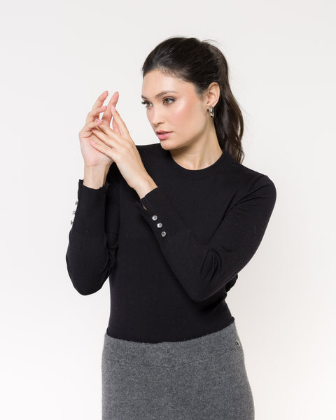 Blusa Básica em Tricot - Micaela com gola redonda e botões