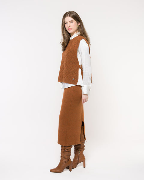 Saia em Tricot com Fenda - Sophia com fenda nas costas, peça do conjunto Sophia