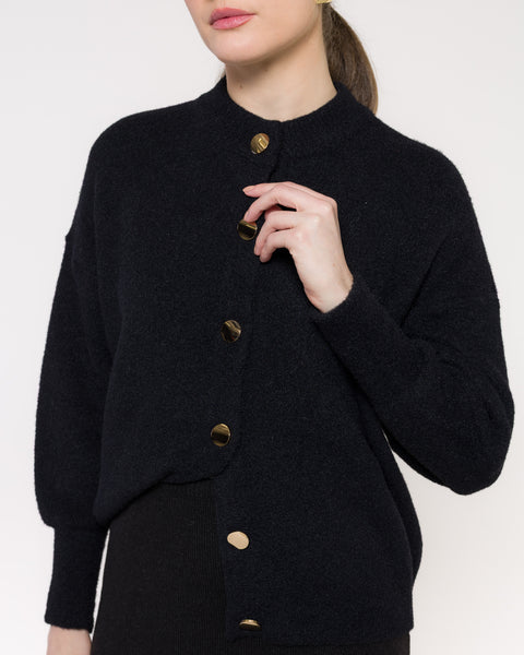 Casaco em Tricot Oversized - Juliana com modelagem ampla e mangas retas