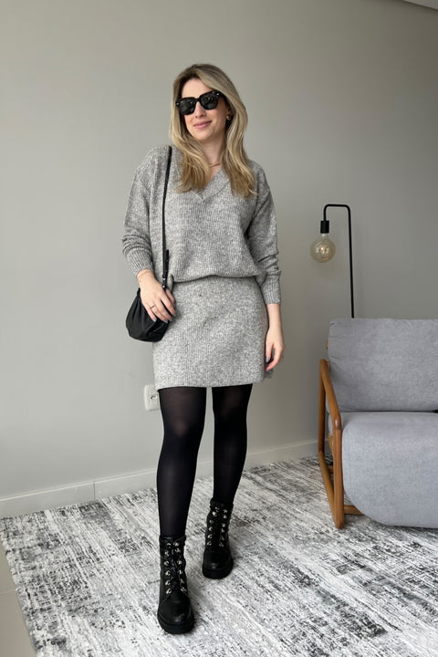 Blusa em Tricot com Decote V - Cléo com modelagem ampla