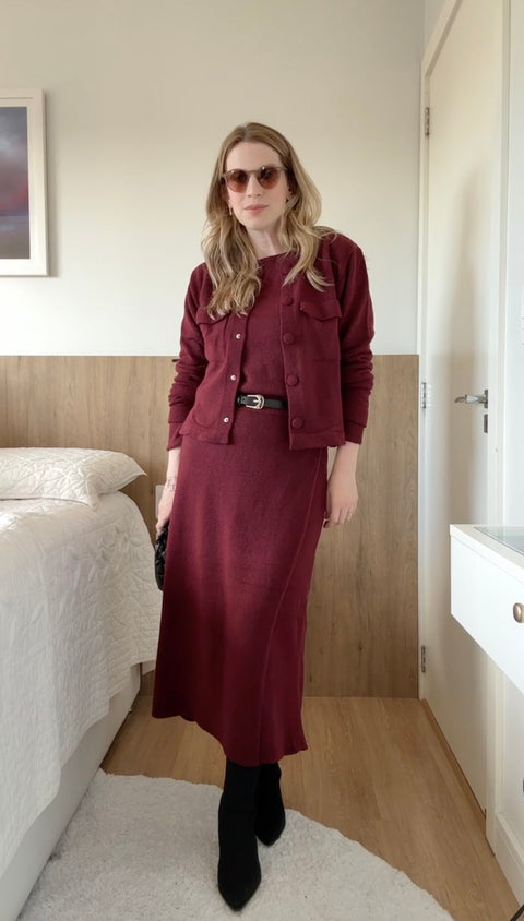 Conjunto em Tricot - Maria Cecília (Blusa + Bomber + Saia) com decote redondo e comprimento midi