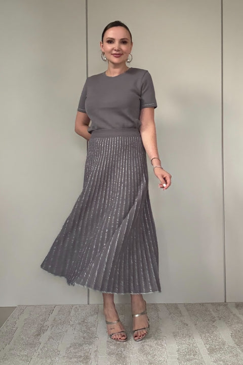 Conjunto Camile - Saia Plissada + T-shirt com decote redondo