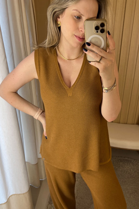 Regata em Tricot trabalhada - Florença com decote V