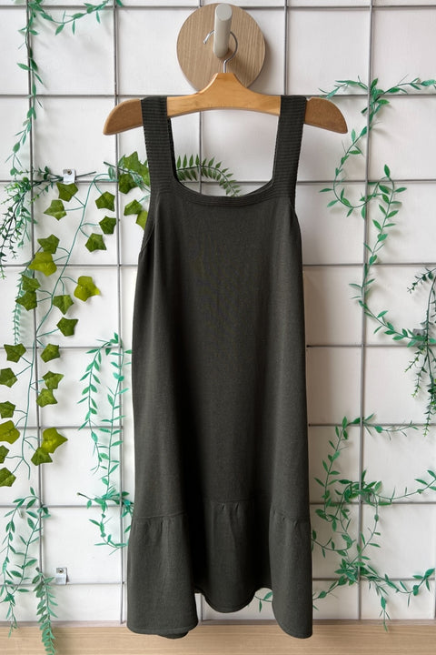 Vestido em Tricot - Luiza com decote quadrado e modelagem evasê