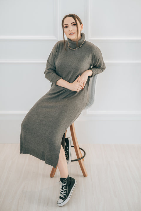 Vestido Tricot Minimalista - Ali com gola alta e modelagem reta