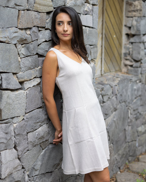 Vestido em Tricot - Clara com decote V e modelagem evasê