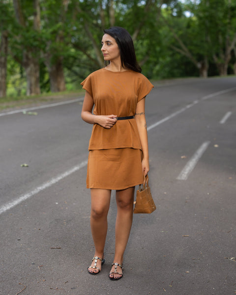 Conjunto em Tricot - Cris (Minissaia + Colete) com decote redondo e modelagem evasê