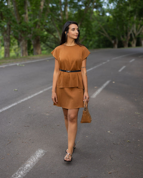 Conjunto em Tricot - Cris (Minissaia + Colete) com decote redondo e modelagem evasê
