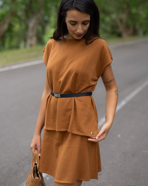 Conjunto em Tricot - Cris (Minissaia + Colete) com decote redondo e modelagem evasê