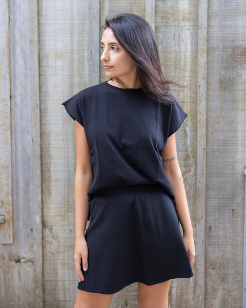 Conjunto em Tricot - Cris (Minissaia + Colete) com decote redondo e modelagem evasê