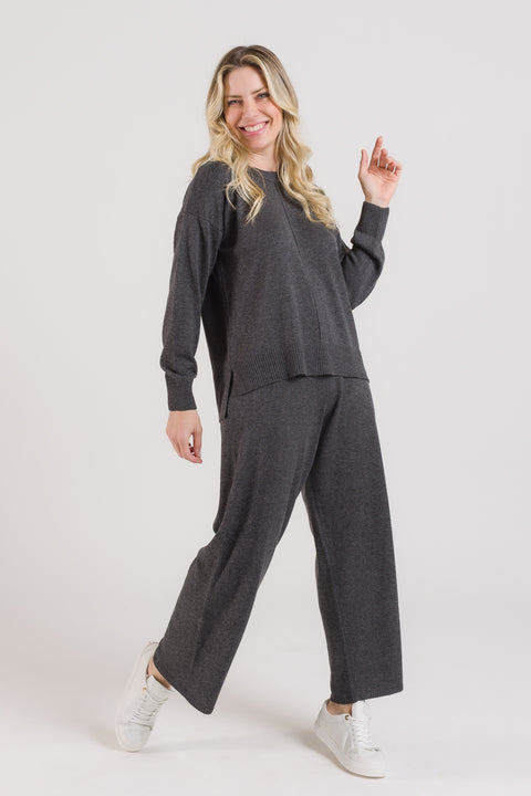 Blusa em Tricot com Nervura Frontal - Valéria com decote redondo e modelagem ampla
