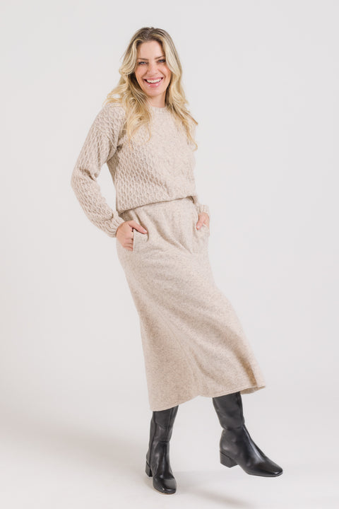 Saia em Tricot com Bolsos - Flávia com modelagem evasê
