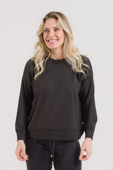 Blusa em Tricot - Violeta com decote redondo e modelagem ampla
