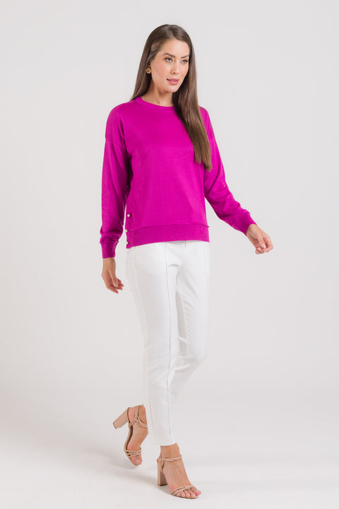 Blusa em Tricot - Violeta com decote redondo e modelagem ampla