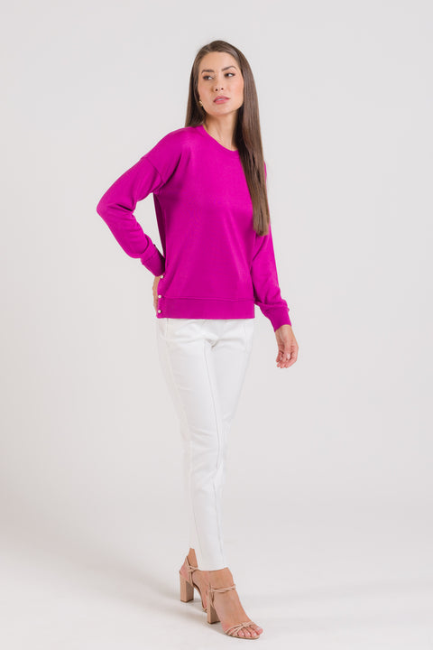 Blusa em Tricot - Violeta com decote redondo e modelagem ampla