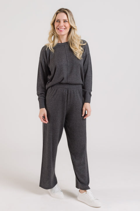 Blusa em Tricot com Nervura Frontal - Valéria com decote redondo e modelagem ampla