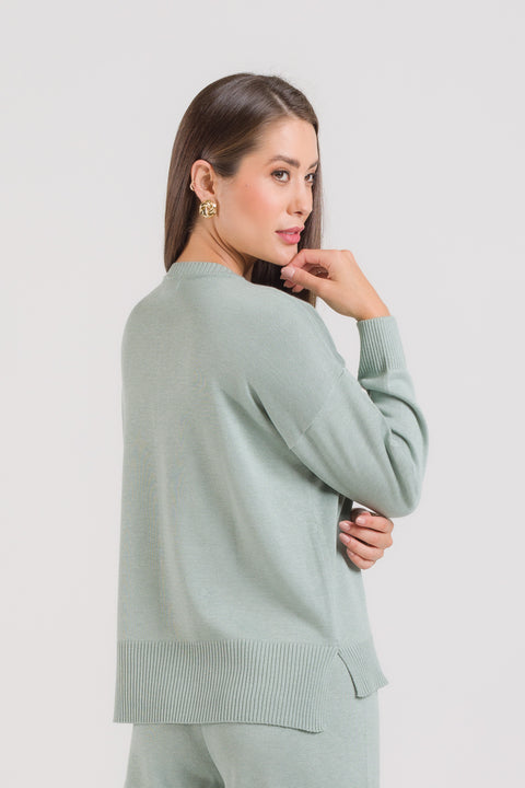 Blusa em Tricot com Nervura Frontal - Valéria com decote redondo e modelagem ampla