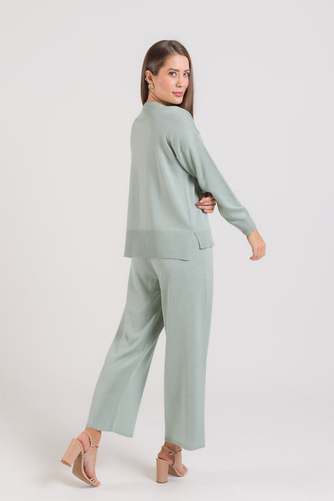 Conjunto em tricot - Valéria (Blusa + Calça reta) com decote redondo e modelagem ampla
