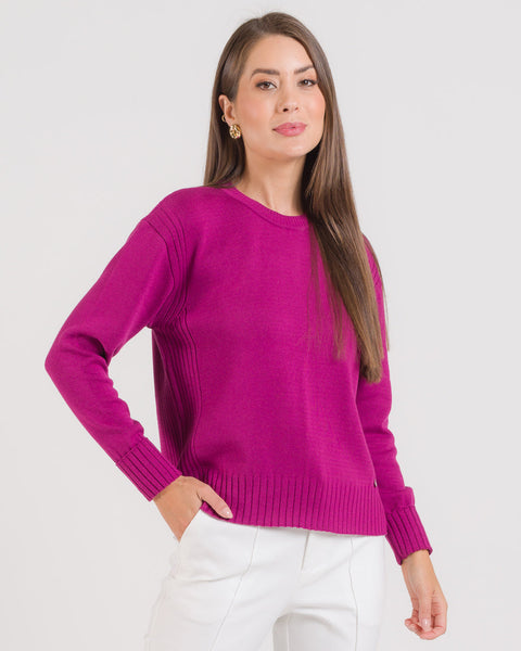 Blusa em Tricot com Nervuras Laterais - Olga com decote redondo e modelagem ampla