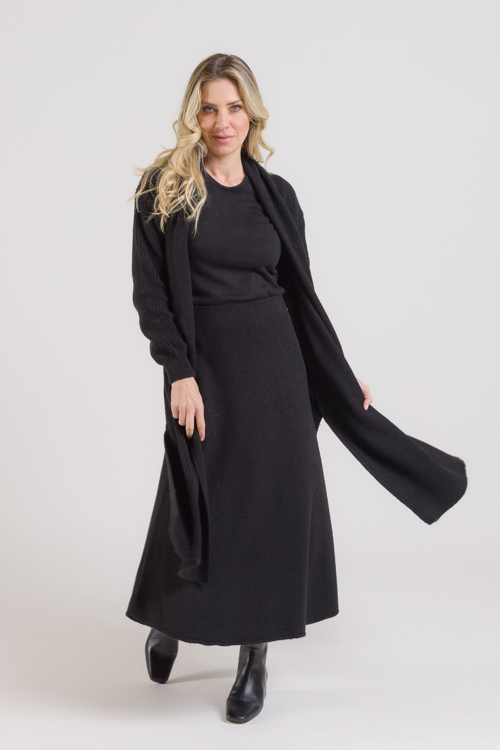 Conjunto em Tricot  Madrid ( Saia + Blusa + Casaco Oversized)