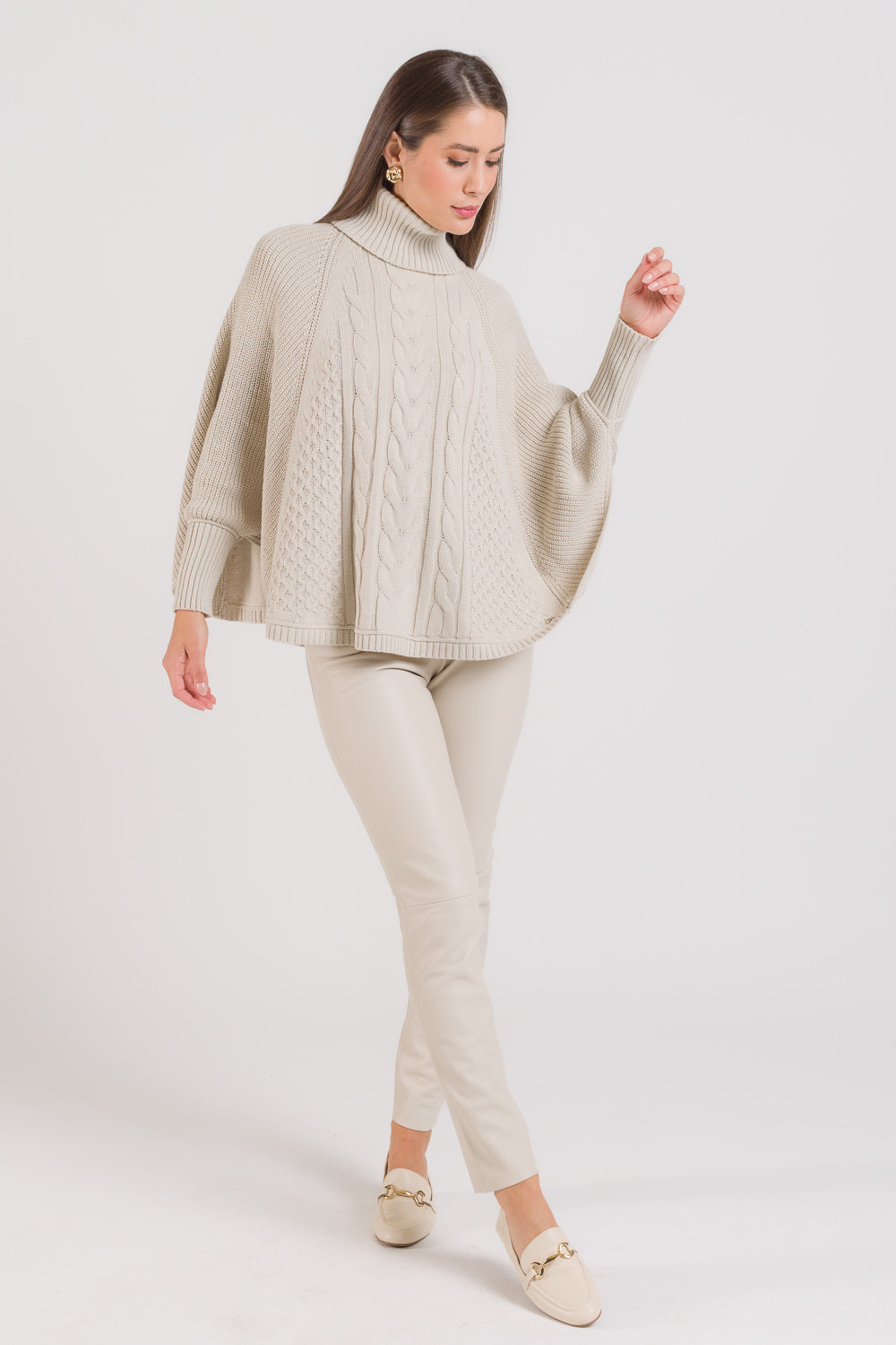 Capa em Tricot com Tranças - Aline