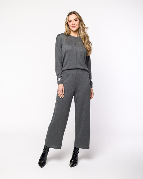 Conjunto em tricot - Valéria (Blusa + Calça reta) com decote redondo e modelagem ampla