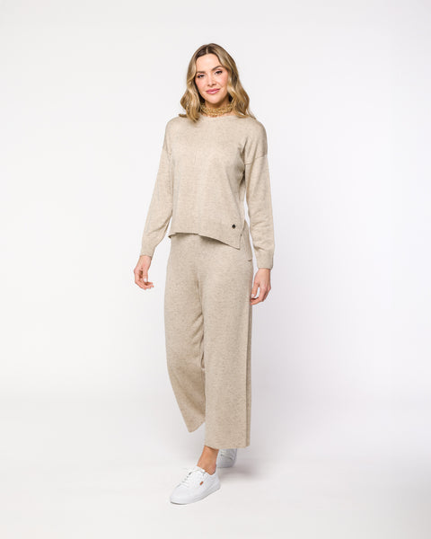 Blusa em Tricot com Nervura Frontal - Valéria com decote redondo e modelagem ampla