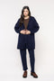 Casaco em Tricot Oversized e Capuz - Malu com modelagem ampla e bolsos frontais