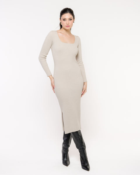 Vestido em Tricot Canelado Decote Quadrado - Stella com comprimento midi e fenda lateral