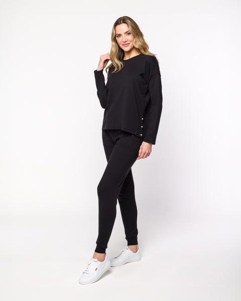 Blusa em Tricot Ampla com Abertura Lateral - Giulia com decote redondo e botões de pérolas