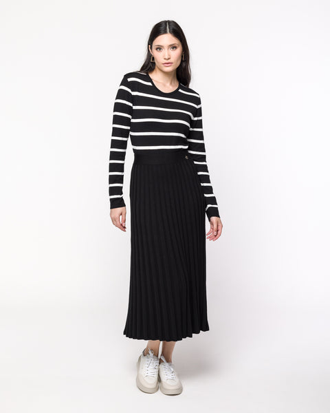 Blusa em Tricot Listrada - Lorena com decote redondo