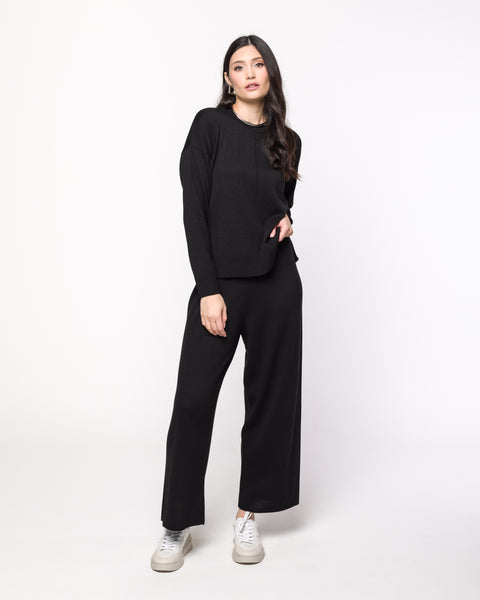 Conjunto em tricot - Valéria (Blusa + Calça reta) com decote redondo e modelagem ampla
