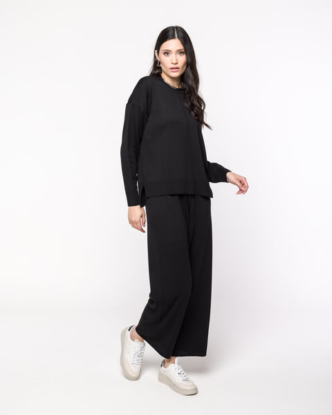 Blusa em Tricot com Nervura Frontal - Valéria com decote redondo e modelagem ampla