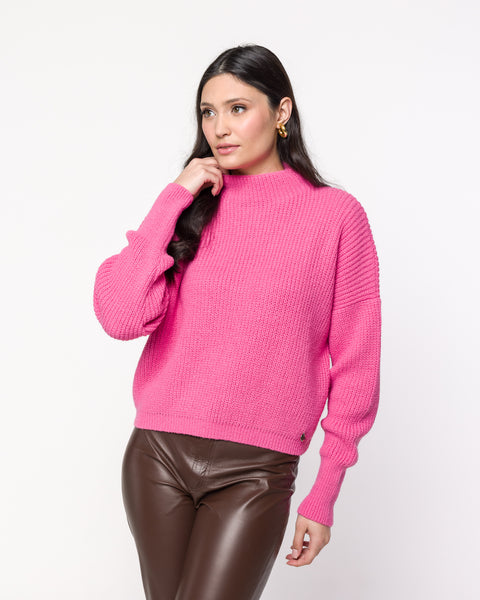 Blusa Tricot Gola Chaminé - Yasmin com modelagem ampla
