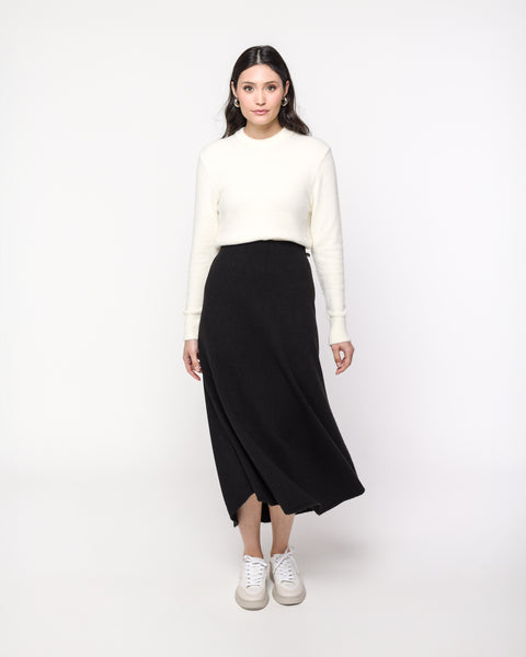Blusa em Tricot Fio Pluma - Eva com gola redonda e modelagem reta