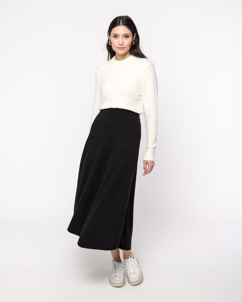 Blusa em Tricot Fio Pluma - Eva com gola redonda e modelagem reta