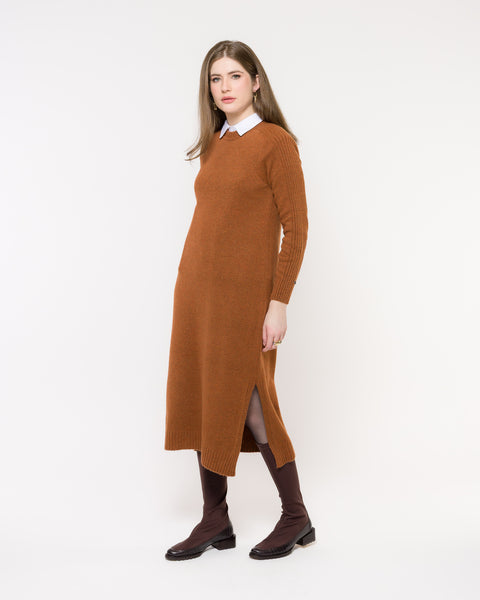 Vestido em Tricot Midi - Betina com decote redondo e comprimento midi