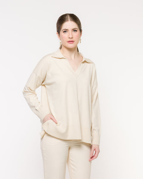 Blusa em Tricot Ampla e Gola Polo V - Alana com modelagem ampla