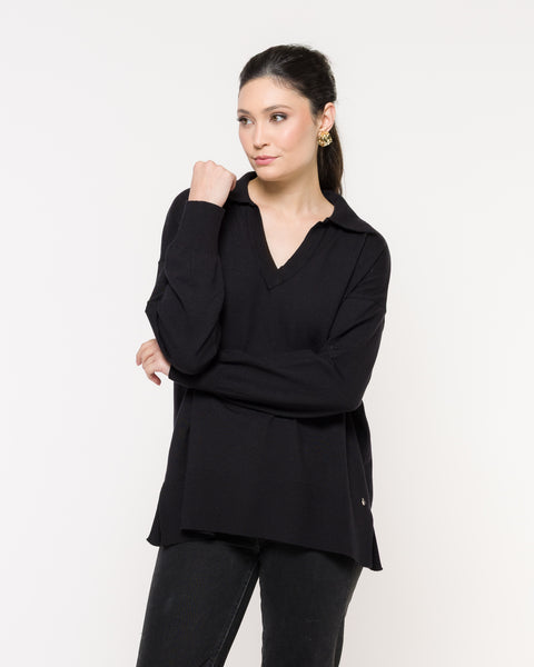 Blusa em Tricot Ampla e Gola Polo V - Alana com modelagem ampla