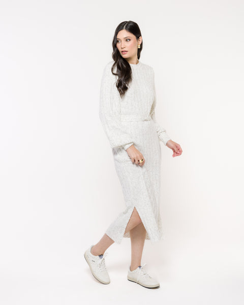 Vestido em Tricot com Manga Bufante e Cinto - Camila com decote redondo e manga posta