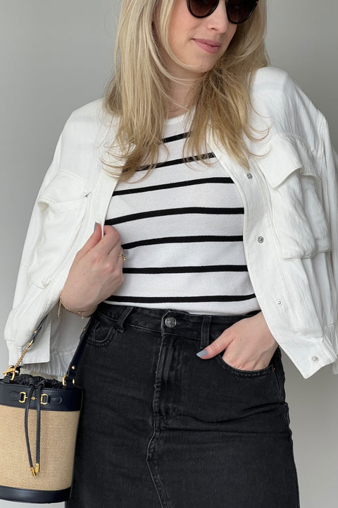 Blusa T-shirt listrada Tricot - Maísa com decote redondo e manga posta