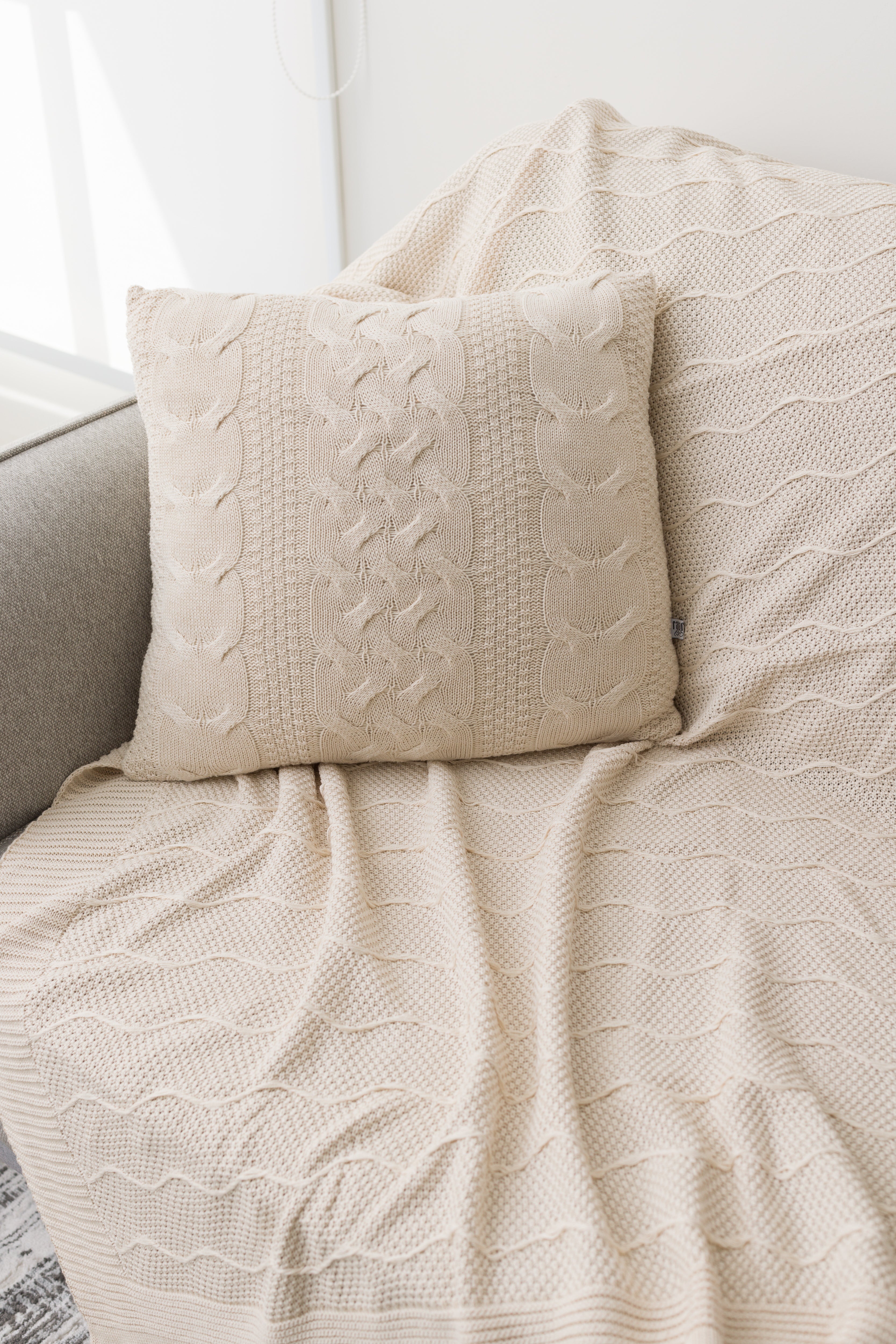 Capa de Almofada Quadrada em Tricot - Helena