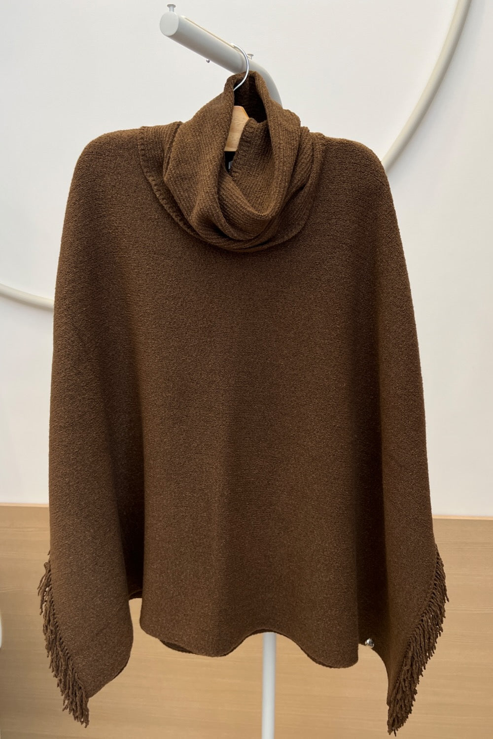 Capa Tricot Ampla com Franjas - Pietra