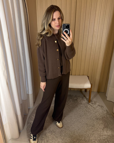 Casaco em Tricot Oversized - Juliana com modelagem ampla e mangas retas