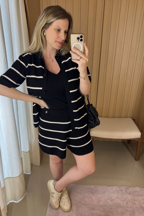 Shorts listrado em tricot - Micaela com modelagem evasê
